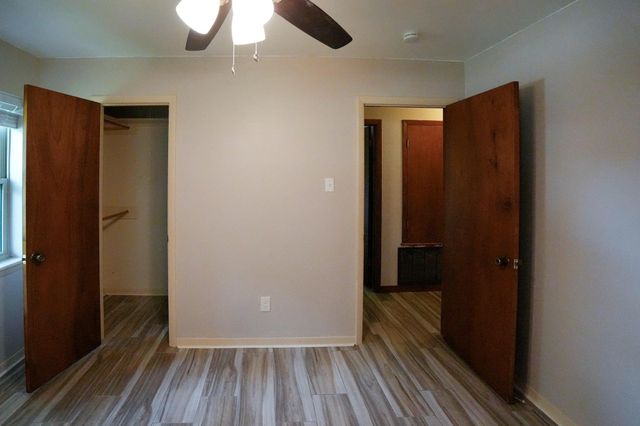 1418 NE 7th ST, Smithville, TX 78957