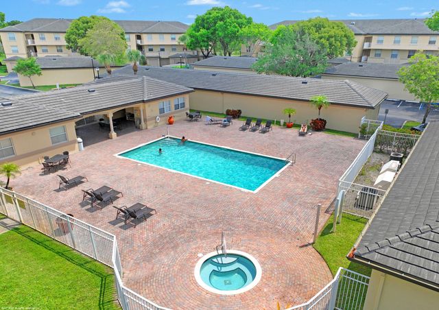 2080 Greenview Shores Boulevard 414, Wellington, FL 33414