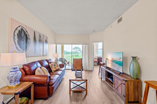 2080 Greenview Shores Boulevard 414, Wellington, FL 33414