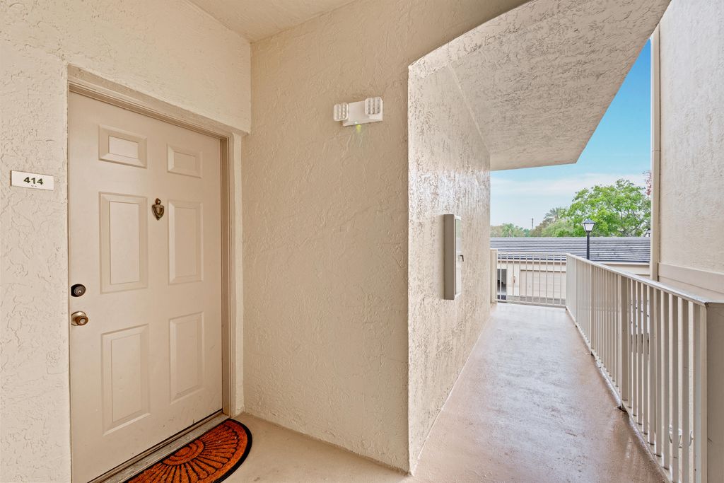 2080 Greenview Shores Boulevard 414, Wellington, FL 33414