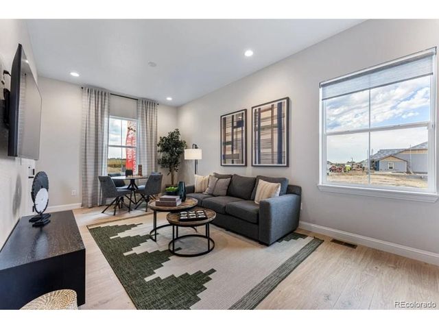 6219 Juniper Dr, Thornton, CO 80602