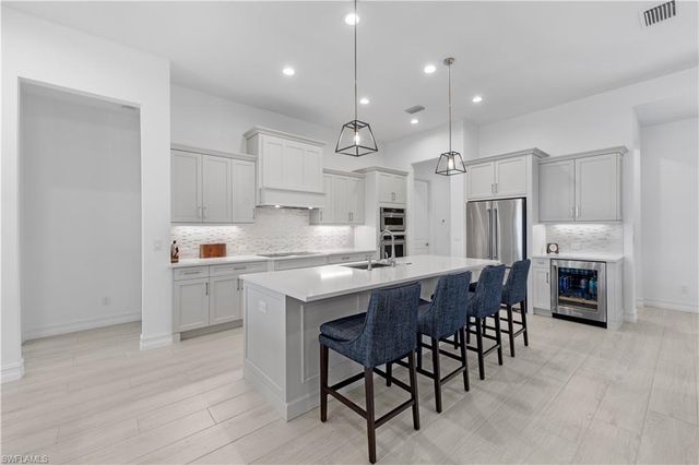 14265 Laguna Springs LN, Naples, FL 34114