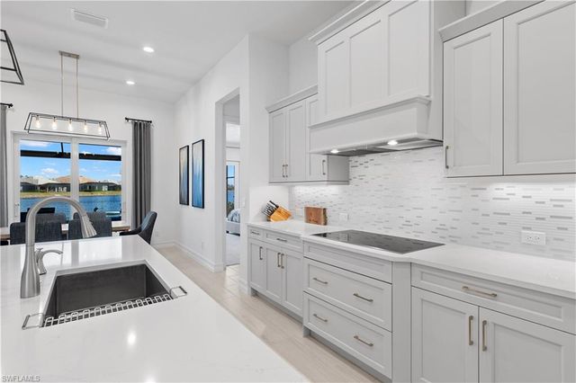 14265 Laguna Springs LN, Naples, FL 34114