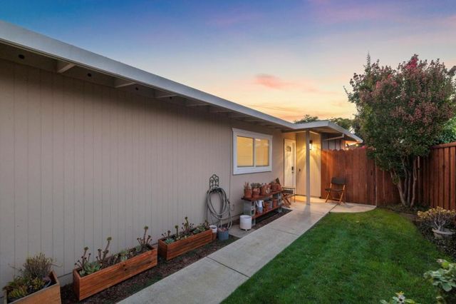 33423344 Los Prados Street, San Mateo, CA 94403