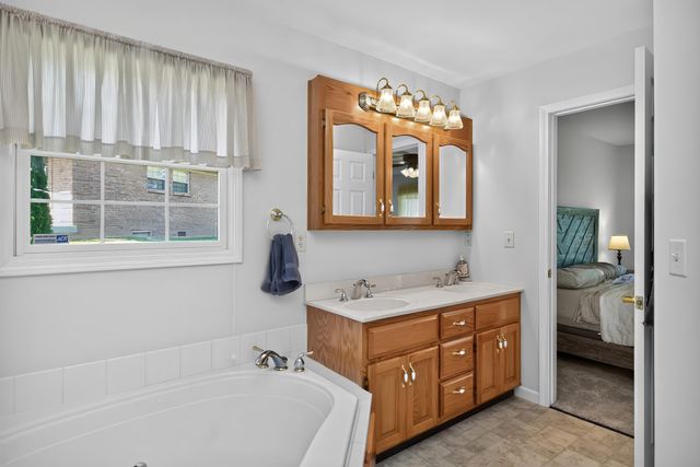 1050 Burnell Drive, Berea, KY 40403