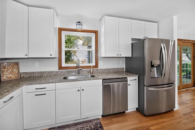 21300 Astolat DRIVE, Brookfield, WI 53045