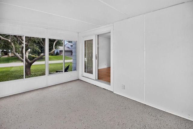 21300 Astolat DRIVE, Brookfield, WI 53045
