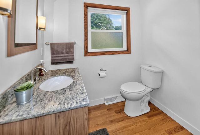 21300 Astolat DRIVE, Brookfield, WI 53045