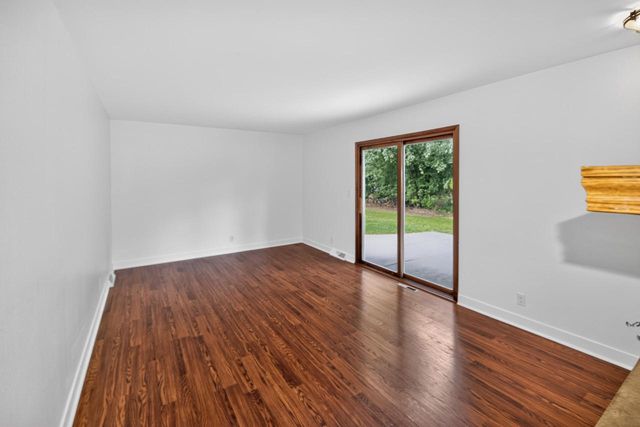 21300 Astolat DRIVE, Brookfield, WI 53045