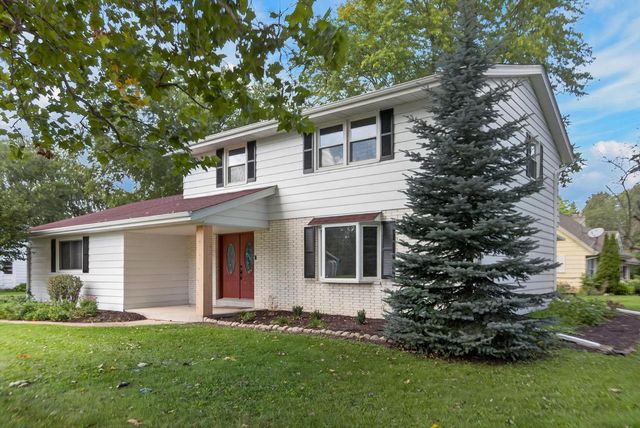 21300 Astolat DRIVE, Brookfield, WI 53045