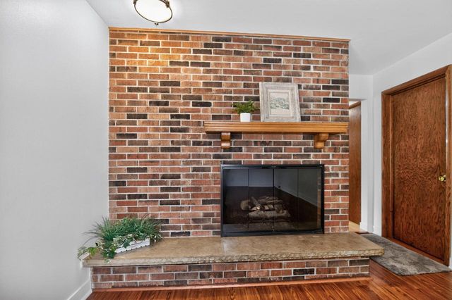 21300 Astolat DRIVE, Brookfield, WI 53045