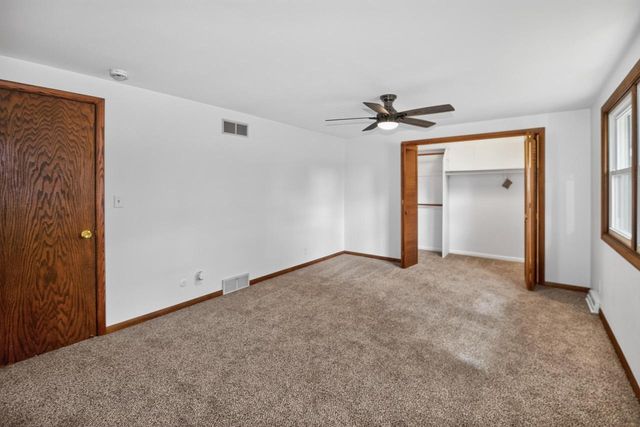 21300 Astolat DRIVE, Brookfield, WI 53045