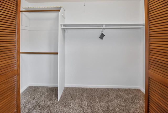 21300 Astolat DRIVE, Brookfield, WI 53045