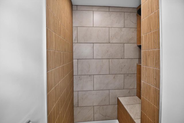 21300 Astolat DRIVE, Brookfield, WI 53045