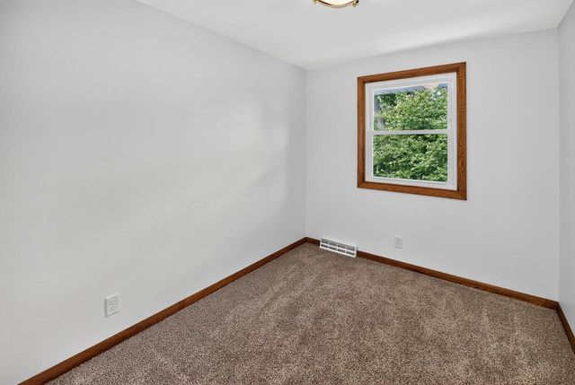 21300 Astolat DRIVE, Brookfield, WI 53045