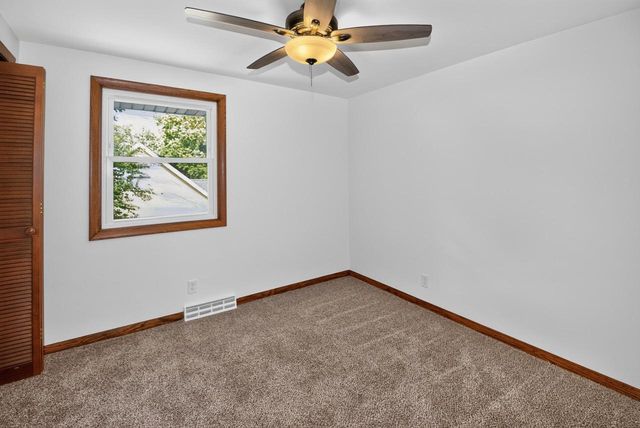 21300 Astolat DRIVE, Brookfield, WI 53045