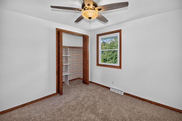 21300 Astolat DRIVE, Brookfield, WI 53045