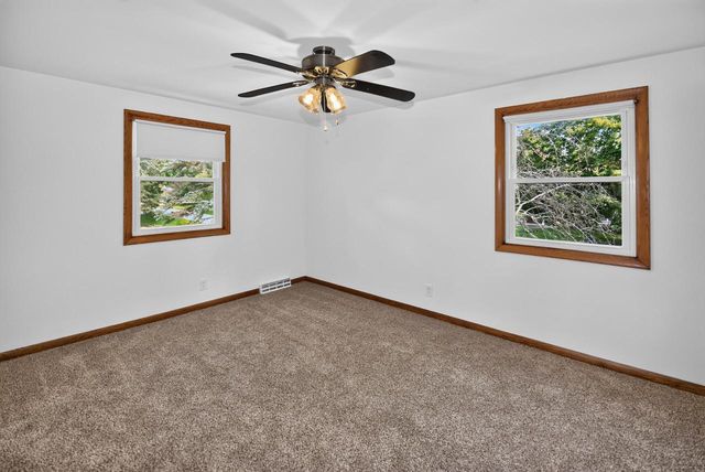 21300 Astolat DRIVE, Brookfield, WI 53045