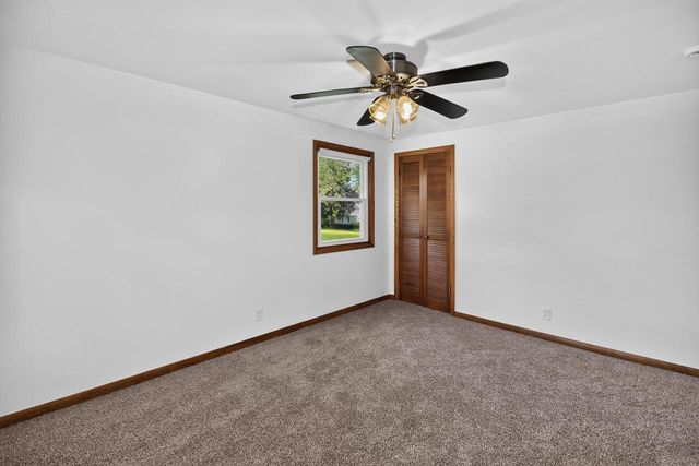 21300 Astolat DRIVE, Brookfield, WI 53045