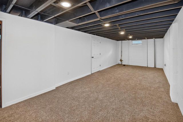 21300 Astolat DRIVE, Brookfield, WI 53045