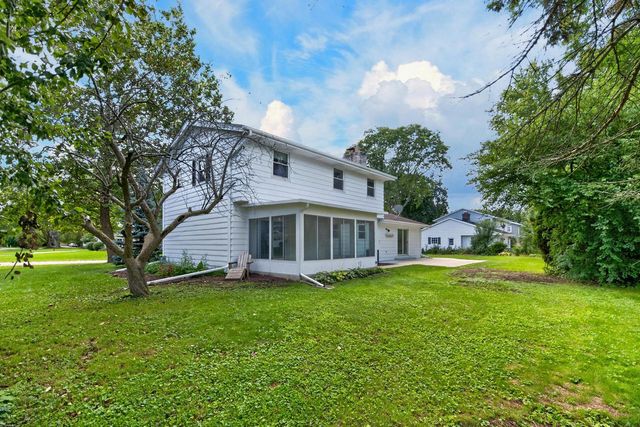 21300 Astolat DRIVE, Brookfield, WI 53045