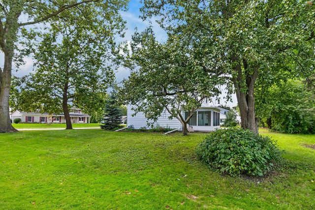 21300 Astolat DRIVE, Brookfield, WI 53045