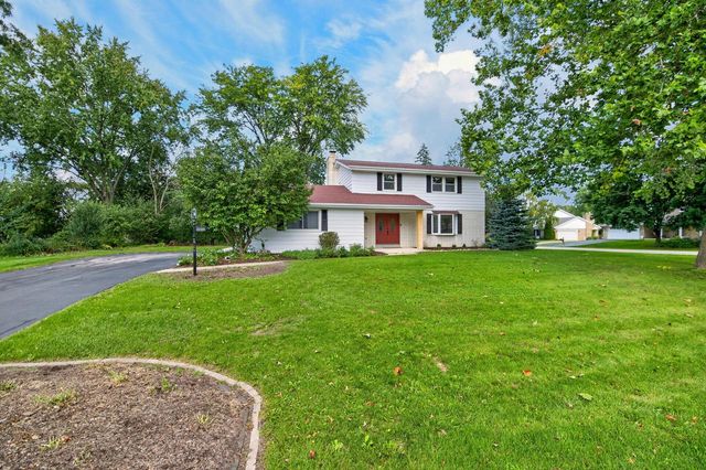 21300 Astolat DRIVE, Brookfield, WI 53045