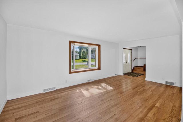 21300 Astolat DRIVE, Brookfield, WI 53045