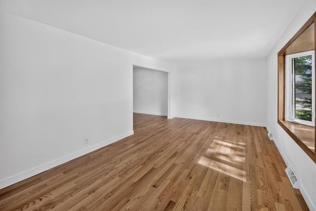21300 Astolat DRIVE, Brookfield, WI 53045
