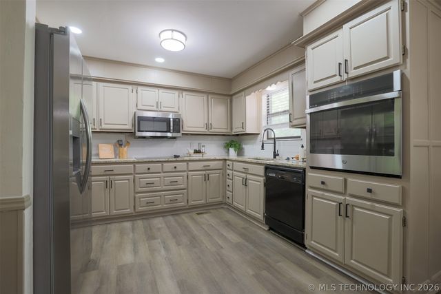 2604 W Broadway Street, Broken Arrow, OK 74012