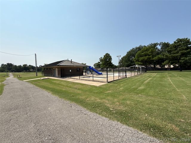 2604 W Broadway Street, Broken Arrow, OK 74012