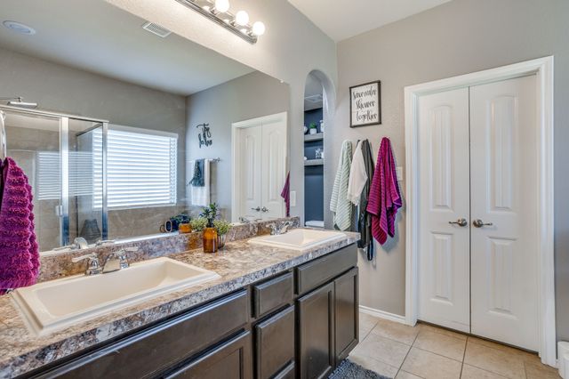 5124 Meadow Lane, Krum, TX 76249