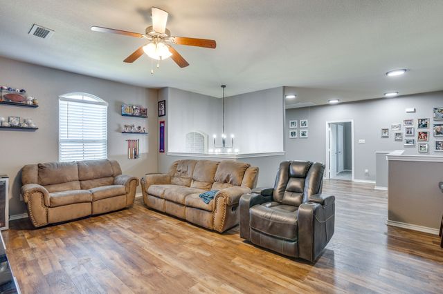 5124 Meadow Lane, Krum, TX 76249