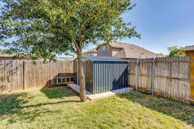 5124 Meadow Lane, Krum, TX 76249