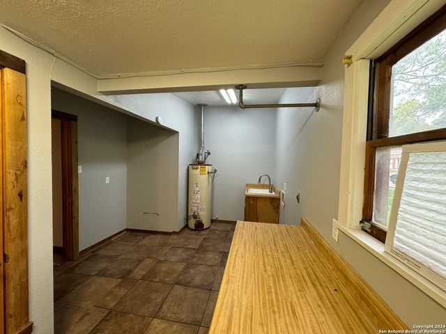 119 GREENLAWN AVE, Pleasanton, TX 78064