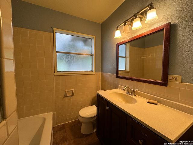 119 GREENLAWN AVE, Pleasanton, TX 78064