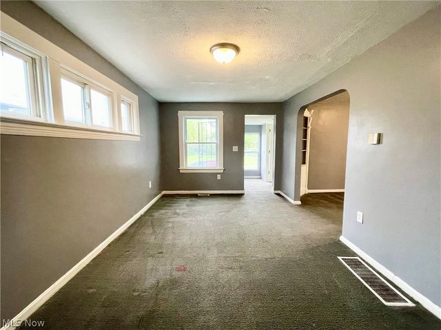 976 Rondel Road, Cleveland, OH 44110