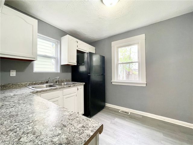 976 Rondel Road, Cleveland, OH 44110