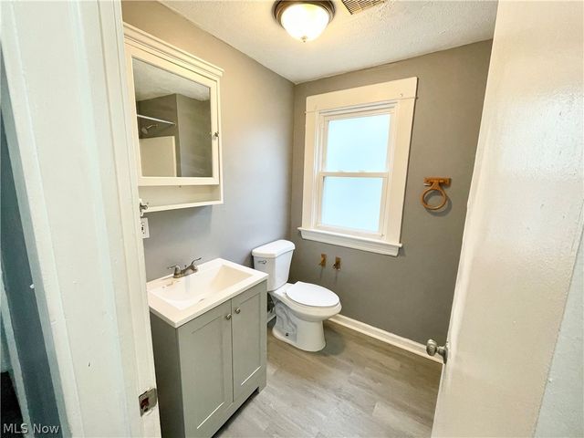 976 Rondel Road, Cleveland, OH 44110