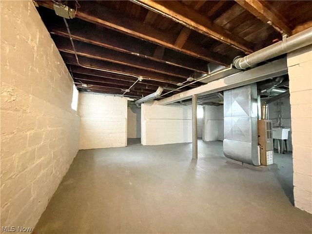 976 Rondel Road, Cleveland, OH 44110