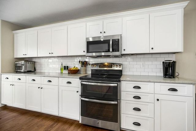 7530 N Skiles Court, Kansas City, MO 64158