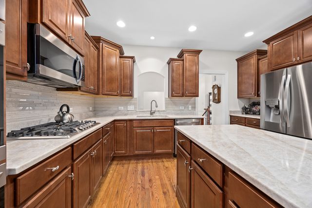 352 Andover Drive, Oswego, IL 60543