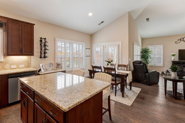 1326 Whispering Oaks Dr, Lebanon, TN 37090