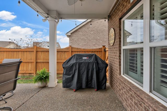 1326 Whispering Oaks Dr, Lebanon, TN 37090