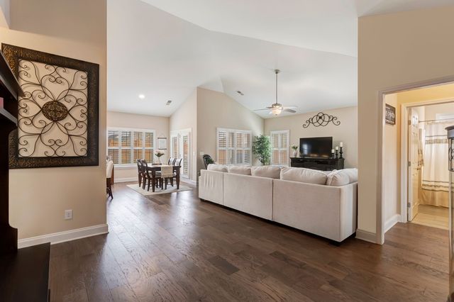 1326 Whispering Oaks Dr, Lebanon, TN 37090