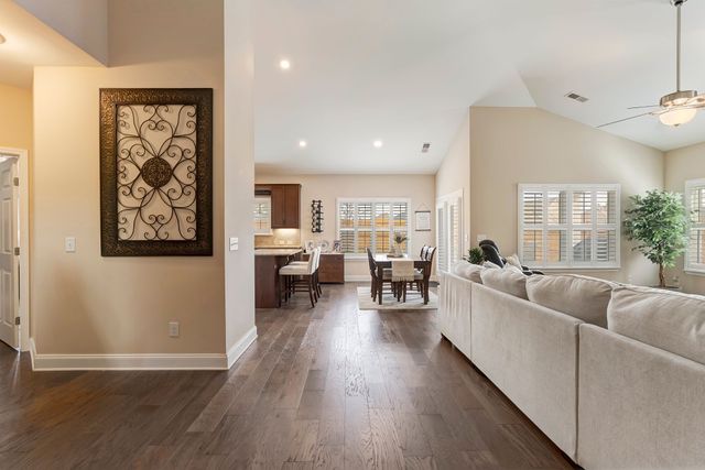 1326 Whispering Oaks Dr, Lebanon, TN 37090