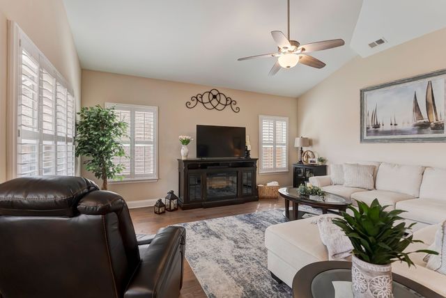 1326 Whispering Oaks Dr, Lebanon, TN 37090