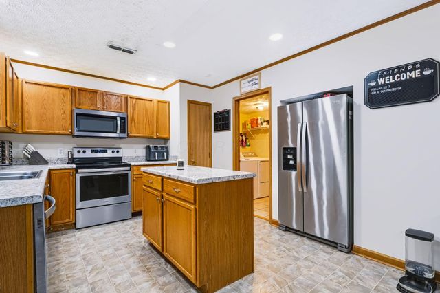 1126 Lake Forest Drive, Hebron, OH 43025