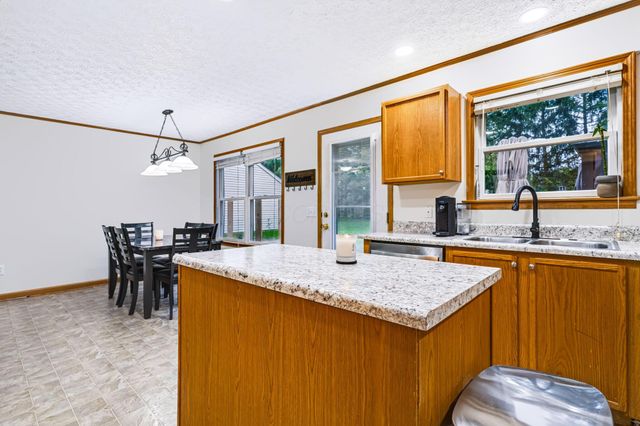 1126 Lake Forest Drive, Hebron, OH 43025