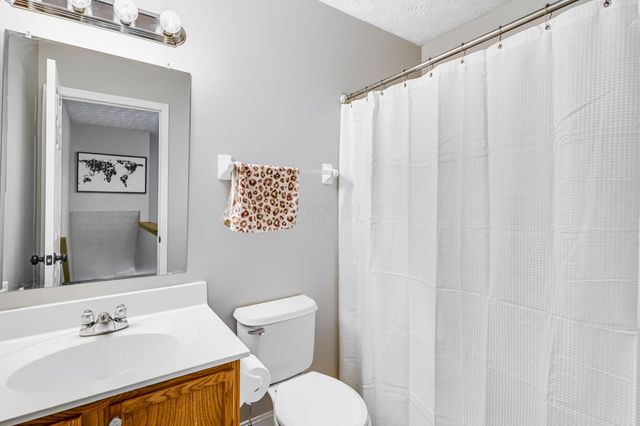 1126 Lake Forest Drive, Hebron, OH 43025